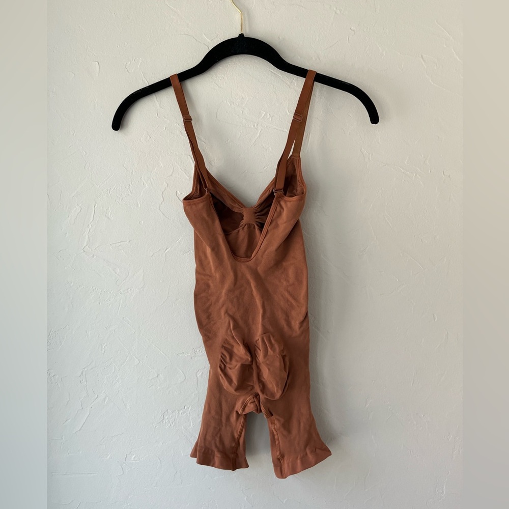 🧡NEW SKIMS SHAPEWEAR SEAMLESS SCULPT MID THIGH BODYSUIT IN BRONZE S L - Picture 5 of 5